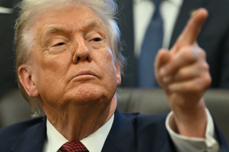 Trump Retoma Política Militarista na América Latina e Foca na Groenlândia