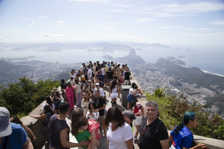 Turismo no Brasil deve movimentar R$ 218,8 bilhões na alta temporada, o maior índice desde 2013