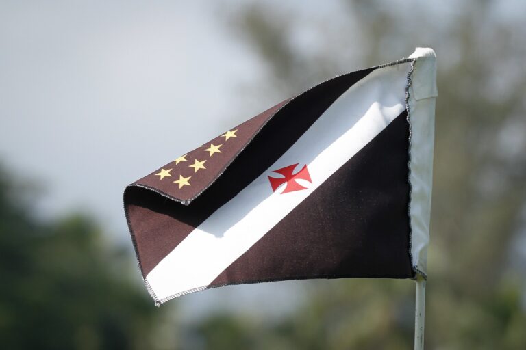 Vasco Impulsiona Futuro do Futebol Feminino e Futsal com Novos Projetos Financeiros