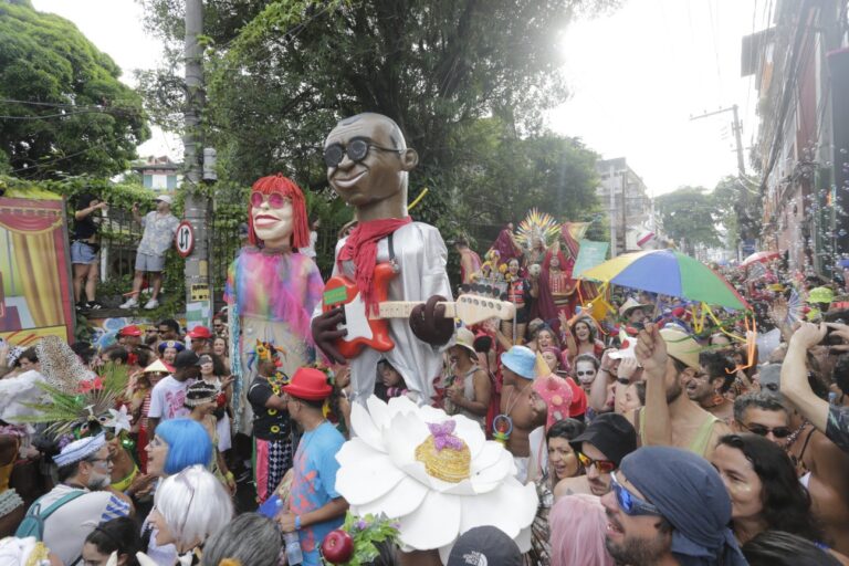 120 Anos de Blocos de Rua no Carnaval Carioca: Uma História de Política e Folia