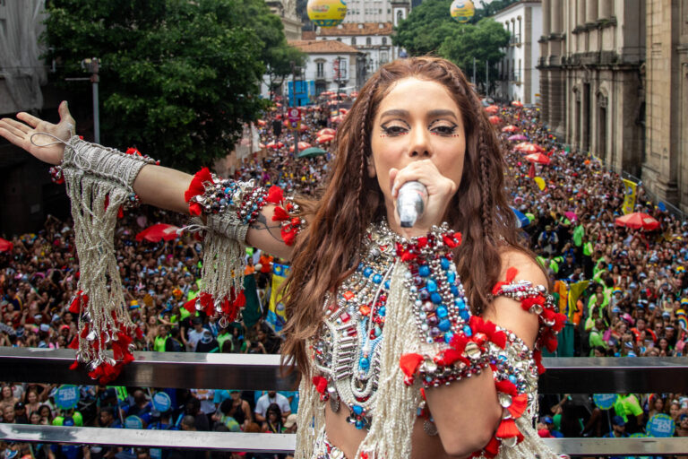 Anitta Fecha Parceria com Gigante do Entretenimento e Aumenta Presença Internacional