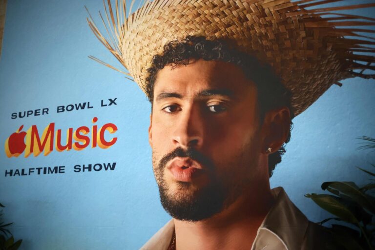 Bad Bunny Brilha no Super Bowl: Referências da Cultura Latina em Show Inesquecível