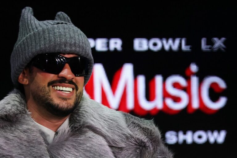 Bad Bunny e a Revolução do Reggaeton: Uma Análise da Ascensão do Artista