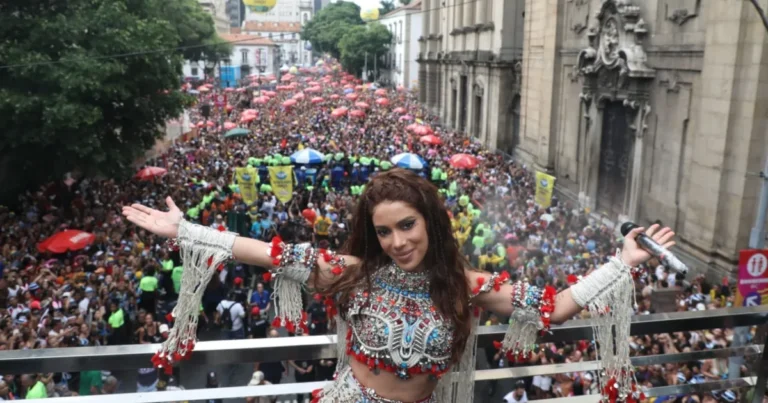 Bloco da Anitta: Celebridades e uma Multidão de Fãs Agitam o Centro do Rio de Janeiro Bloco da Anitta: Celebridades e uma Multidão de Fãs Agitam o Centro do Rio de Janeiro