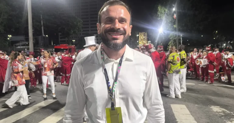 Carnaval 2024: Viradouro Homenageia Mestre Ciça com um Desfile Inesquecível