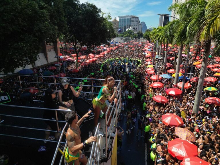 Carnaval 2026 Eleva Ocupação Hoteleira no Rio: Capital Quase Lotada e Interior com 80% de Taxa