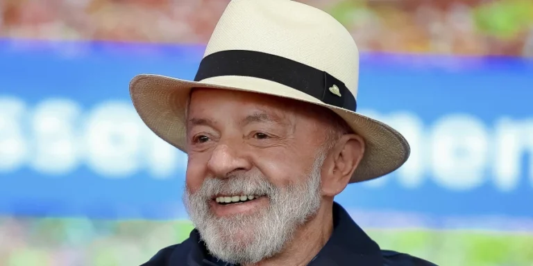 Carnaval com Lula: O Presidente Visitando Recife, Salvador e Rio de Janeiro
