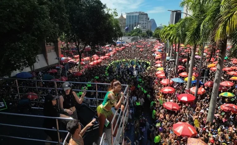 Carnaval de 2026 Impulsiona Turismo no Rio com Ocupação de Quase 100%