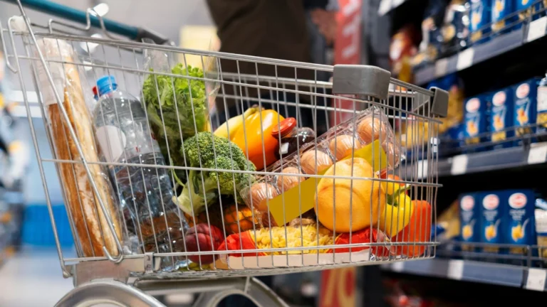 Carnaval de 2026: Varejo Cai 8%, mas Turismo Cresce nas Capitais