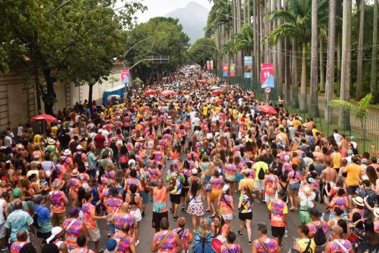 Carnaval de Rua no Rio: 30 Blocos Agitam o Fim de Semana da Folia
