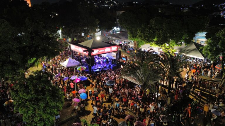 Carnavoz Alcança Recorde de Público com 20 Mil Foliões na Praça de Inhaúma