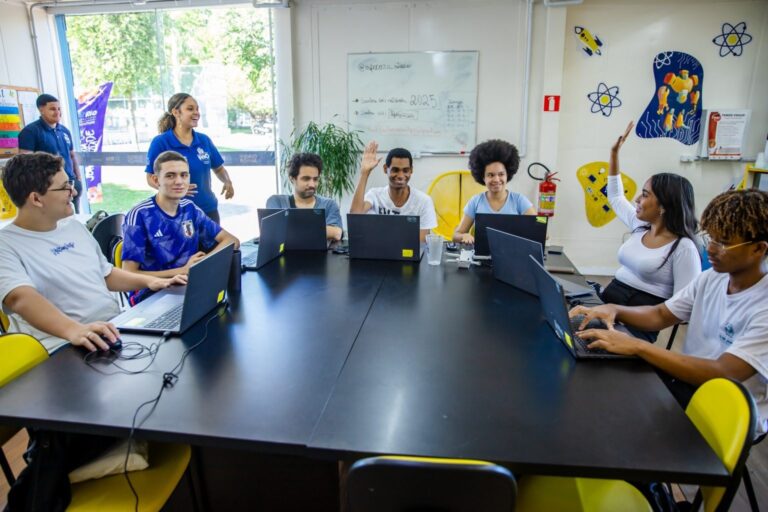 Cursos Gratuitos de Design e Tecnologia no Rio: Inscrições Abertas para 3.500 Vagas Cursos Gratuitos de Design e Tecnologia no Rio: Inscrições Abertas para 3.500 Vagas