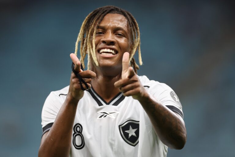 Danilo em Alta: Artilheiro e Referência no Botafogo que Não Planeja Negociá-lo