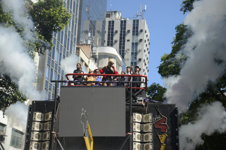 Fevereiro: Mês Crucial para o Turismo nas Redes Sociais no Brasil