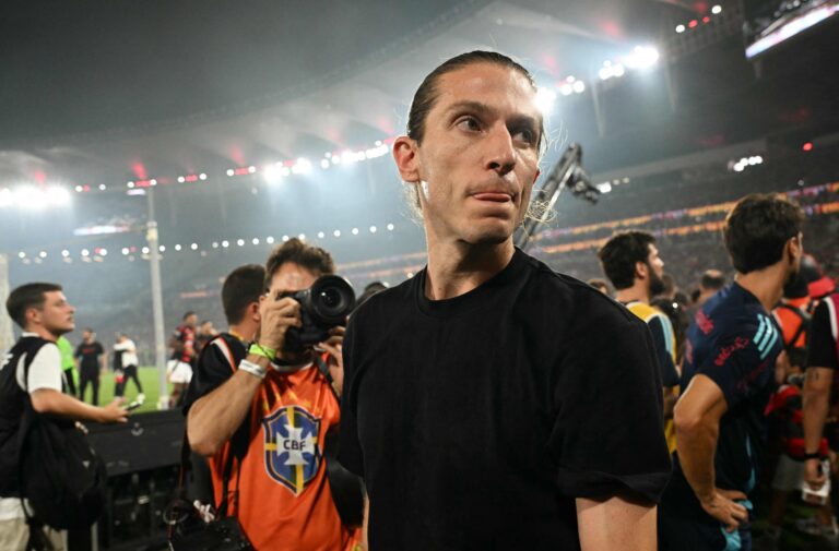 Filipe Luís Alcança 100 Jogos no Flamengo em Meio a Pressão e Busca pelo Título da Recopa