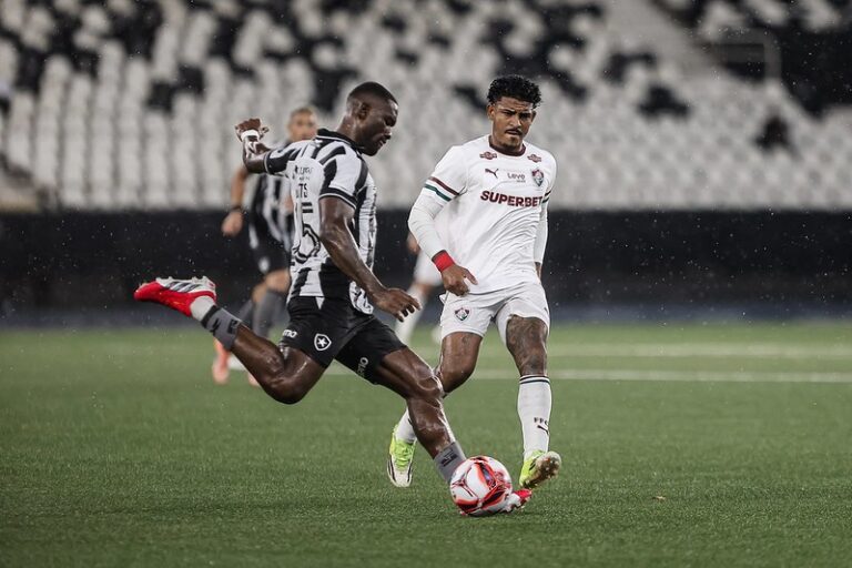 Fluminense Vence Botafogo: John Kennedy Brilha em Clássico e Asegura Classificação