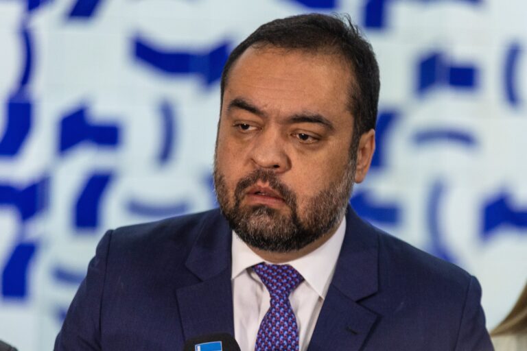 Indefinição Política no RJ: O Futuro do Bolsonarismo e de Cláudio Castro a Oito Meses das Eleições