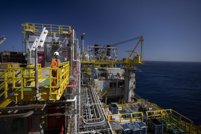 Indústria cresce 0,6% em 2025 impulsionada pela extração de petróleo Indústria cresce 0,6% em 2025 impulsionada pela extração de petróleo