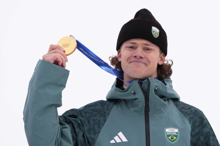 Lucas Pinheiro brilha nos Jogos de Inverno e fala sobre diversidade: 'Medalha é um microfone'