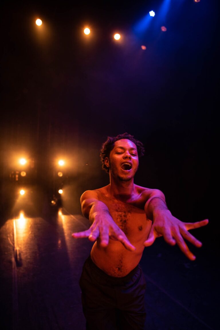 ‘Macacos’ no Teatro Riachuelo Rio: Reflexões Profundas sobre Racismo e Preconceito ‘Macacos’ no Teatro Riachuelo Rio: Reflexões Profundas sobre Racismo e Preconceito