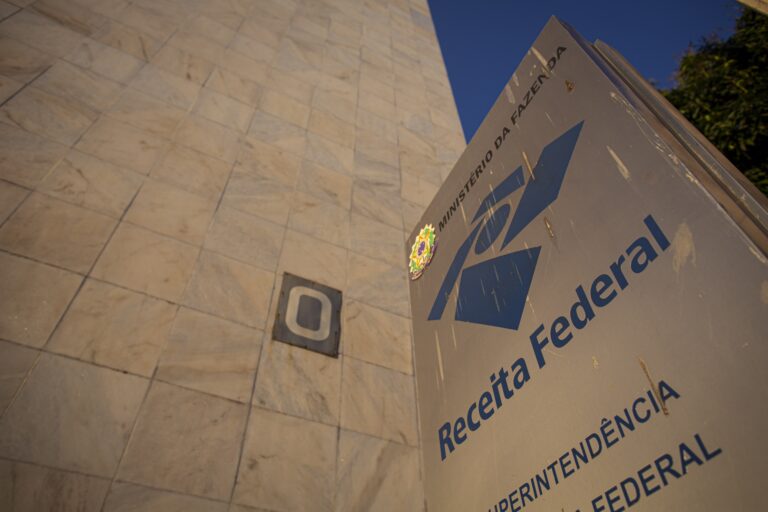 Prazo Final: Empresas Devem Enviar Informe de Rendimentos Até 28 de Fevereiro