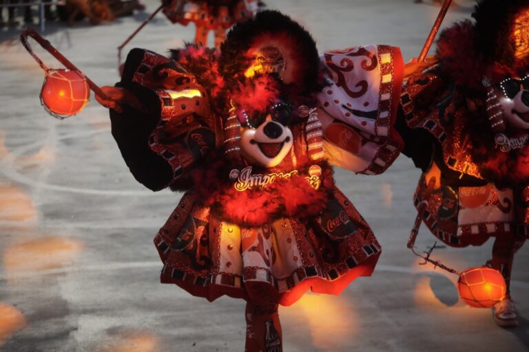 A Cultura dos Bate-Bolas: A Essência do Carnaval Carioca Imagem do artigo