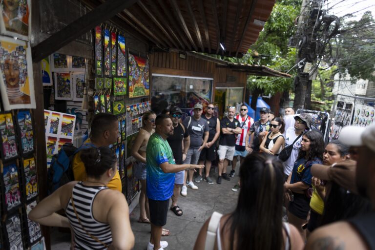 Recorde de 300 mil Turistas Estrangeiros no Carnaval Brasileiro em 2024