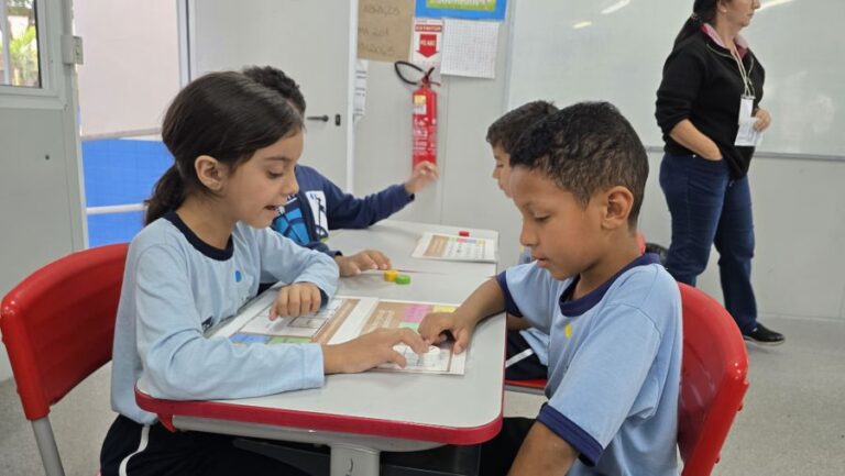 Rio das Ostras Brilha com Ouro no Selo Nacional de Alfabetização - Reconhecimento e Compromisso