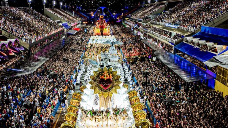 Rio de Janeiro se prepara para receber 8 milhões de foliões no carnaval 2024