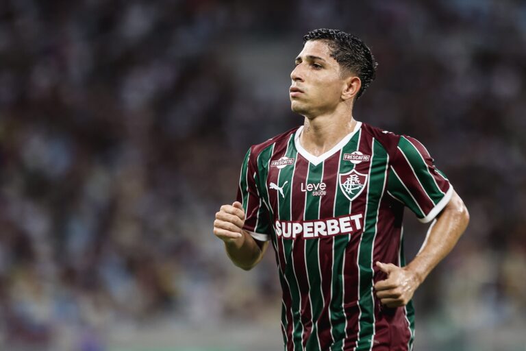 Savarino brilha e demonstra versatilidade no Fluminense: ‘Treinador reconhece meu potencial’ Savarino brilha e demonstra versatilidade no Fluminense: 'Treinador reconhece meu potencial'