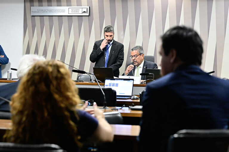 Senadores Investigam Repasse de Verbas para Escolas de Samba no RJ Senadores Investigam Repasse de Verbas para Escolas de Samba no RJ