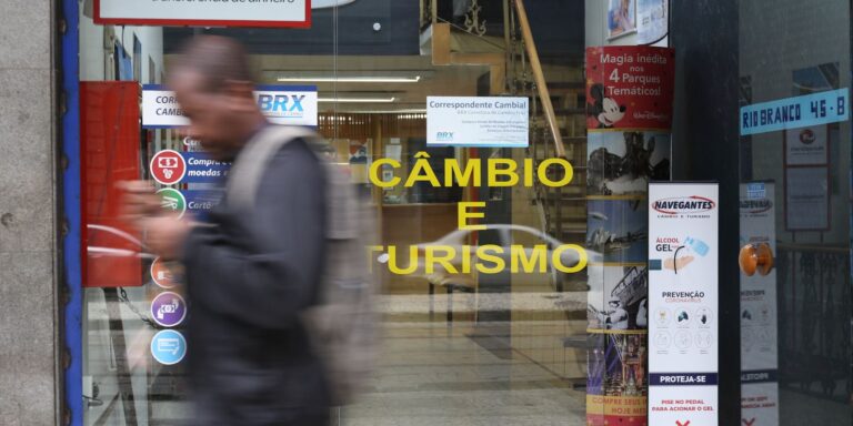 Setor de Serviços Enfrenta Queda de 0,4% em Dezembro, Aponta IBGE