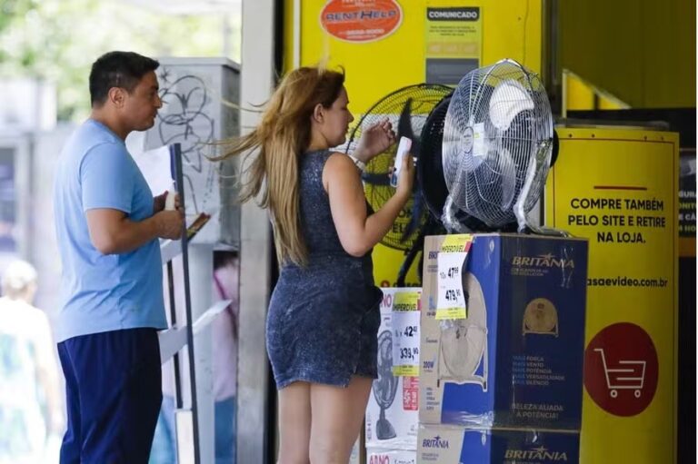 Ventilador ou Ar-Condicionado: Qual é a Melhor Opção para Enfrentar o Calor sem Afetar a Saúde? Ventilador ou Ar-Condicionado: Qual é a Melhor Opção para Enfrentar o Calor sem Afetar a Saúde?