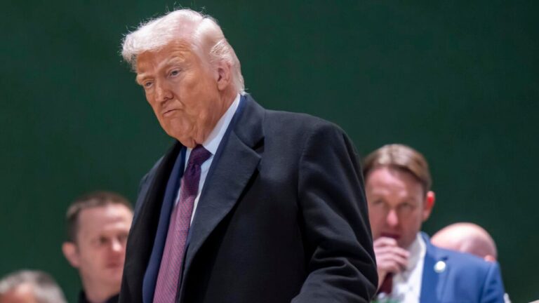 Violência Política nos EUA: Homem Armado É Morto ao Tentar Invadir Residência de Trump