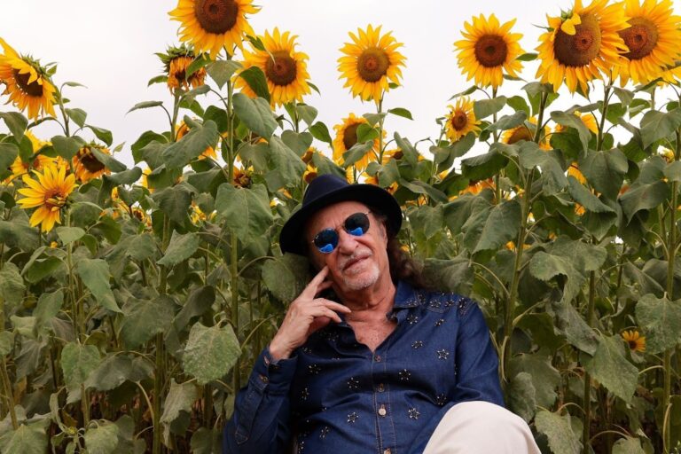 Alceu Valença Completa 80 Anos e Lança Turnê '80 Girassóis' em Grande Estilo