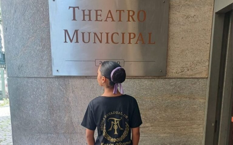 Bailarina da ‘Onda’ é Aprovada na Escola Maria Olenewa: Um Sonho Realizado Bailarina da 'Onda' é Aprovada na Escola Maria Olenewa: Um Sonho Realizado