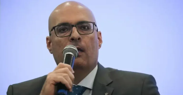 Bolsonaro Avalia Possível Candidatura de Felipe Curi ao Governo do Rio