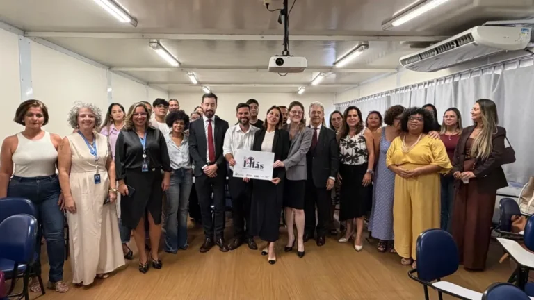 Cabo Frio Discute Lei Maria da Penha com Alunos em Programa de Cidadania