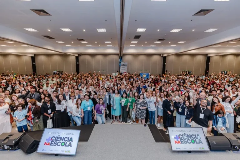 Cabo Frio Marca Presença no Encontro Nacional + Ciência na Escola em Brasília Cabo Frio Marca Presença no Encontro Nacional + Ciência na Escola em Brasília