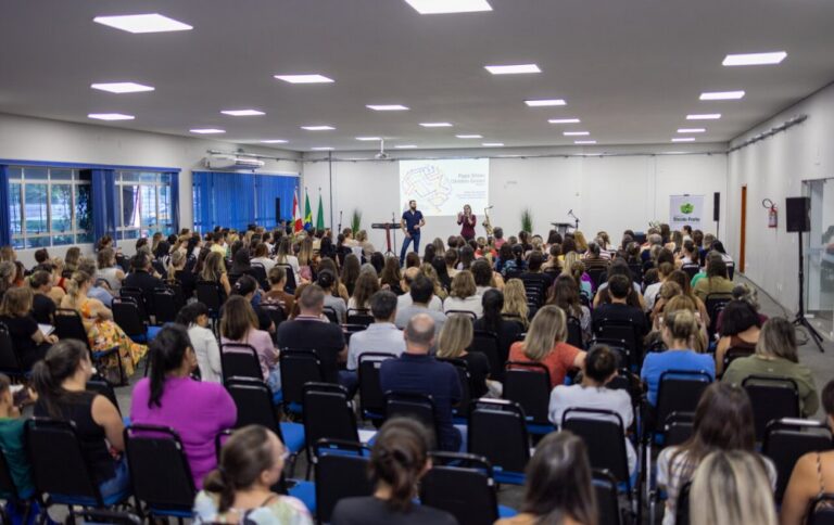 Capacitação de Gestores da Rede Municipal de Ensino em Chapecó: Inovação e Aprendizado Capacitação de Gestores da Rede Municipal de Ensino em Chapecó: Inovação e Aprendizado