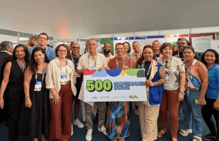 Caravana Federativa Entrega 500 Computadores e Serviços a Gestores no Rio de Janeiro Caravana Federativa Entrega 500 Computadores e Serviços a Gestores no Rio de Janeiro