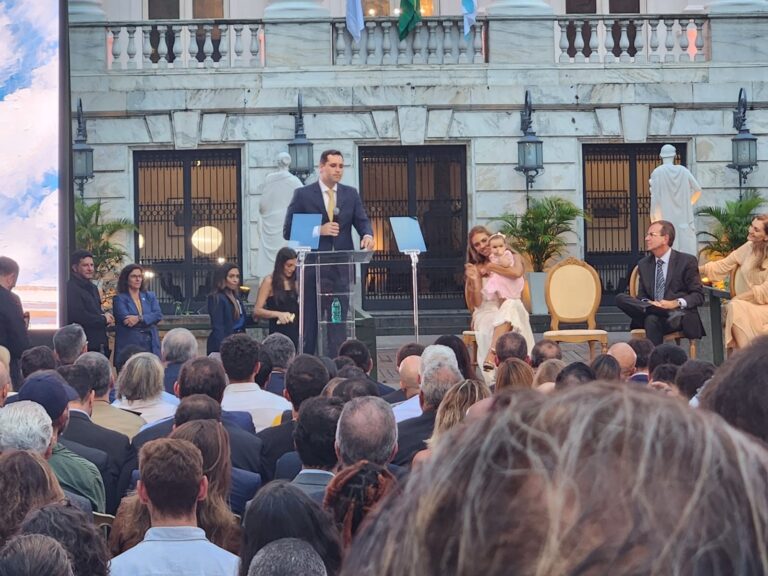 Cavalieri Anuncia Mudanças no Carnaval do Rio: 15 Escolas no Grupo Especial Cavalieri Anuncia Mudanças no Carnaval do Rio: 15 Escolas no Grupo Especial