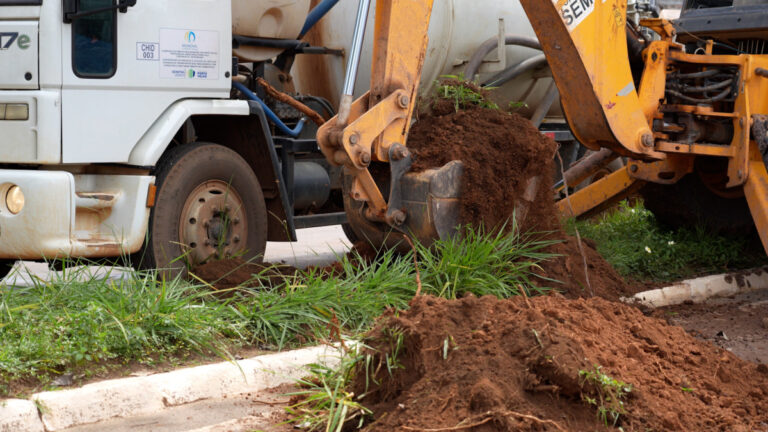 Combate aos Alagamentos: Hidrojato Melhora Escoamento na Avenida Rio de Janeiro