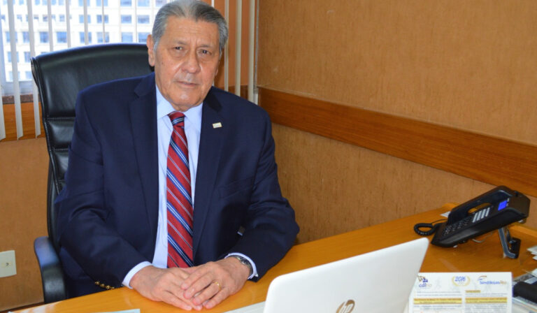 Comércio Fluminense: Desafios e Oportunidades em Tempos de Desaceleração Comércio Fluminense: Desafios e Oportunidades em Tempos de Desaceleração