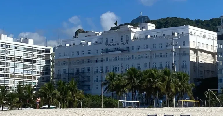 Copacabana: Arquitetura, Cultura e Tradição no Rio de Janeiro