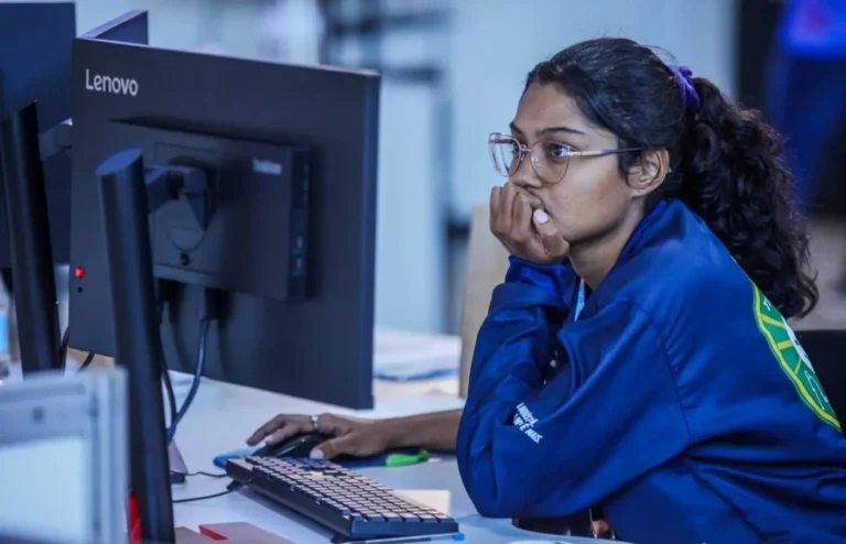 Curso Gratuito em Tecnologia Oferece Oportunidade a Jovens do Brasil Curso Gratuito em Tecnologia Oferece Oportunidade a Jovens do Brasil