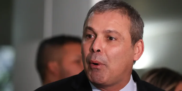 Deputado Federal Processa Justiça Contra Reajuste de até 15% na Conta de Luz no Rio