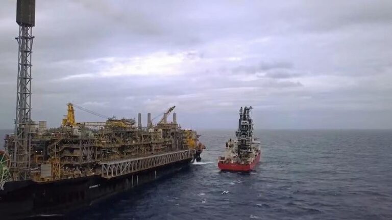 Descoberta de Petróleo da Petrobras: Anos até Extração e Refinamento