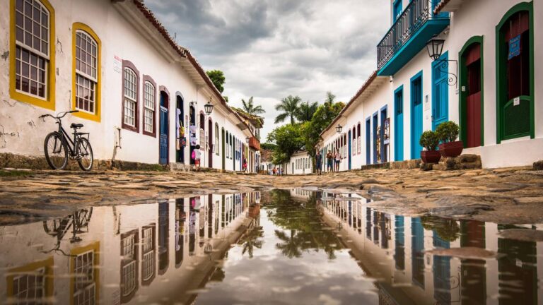 Descubra Paraty: O Refúgio Colonial Brasileiro com Belezas Naturais Inigualáveis Descubra Paraty: O Refúgio Colonial Brasileiro com Belezas Naturais Inigualáveis