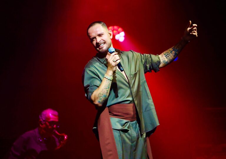 Diogo Nogueira Brilha com 'Infinito Samba': A Evolução do Cantor Entre Gafieira e Pagode